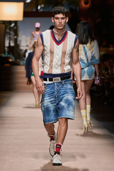 Look 7